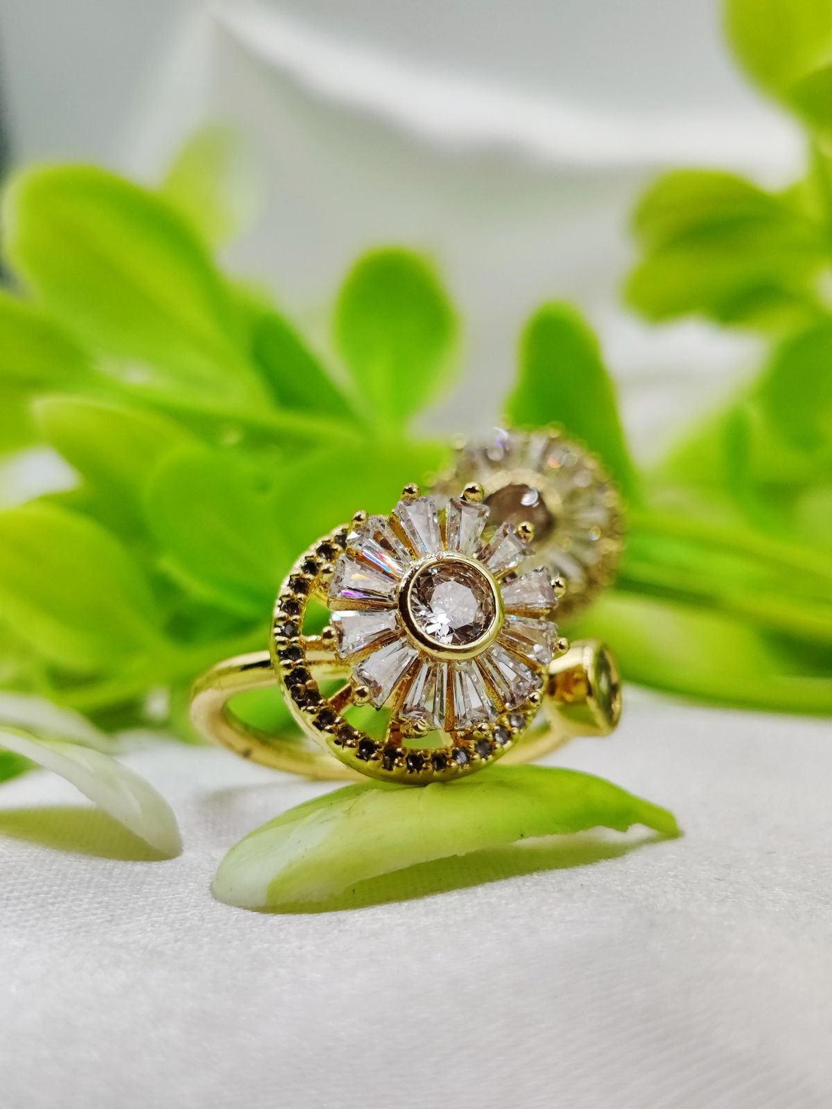 Elegant Moveable Radiance Sunflower Ring – Timeless Sparkle (1 piece)