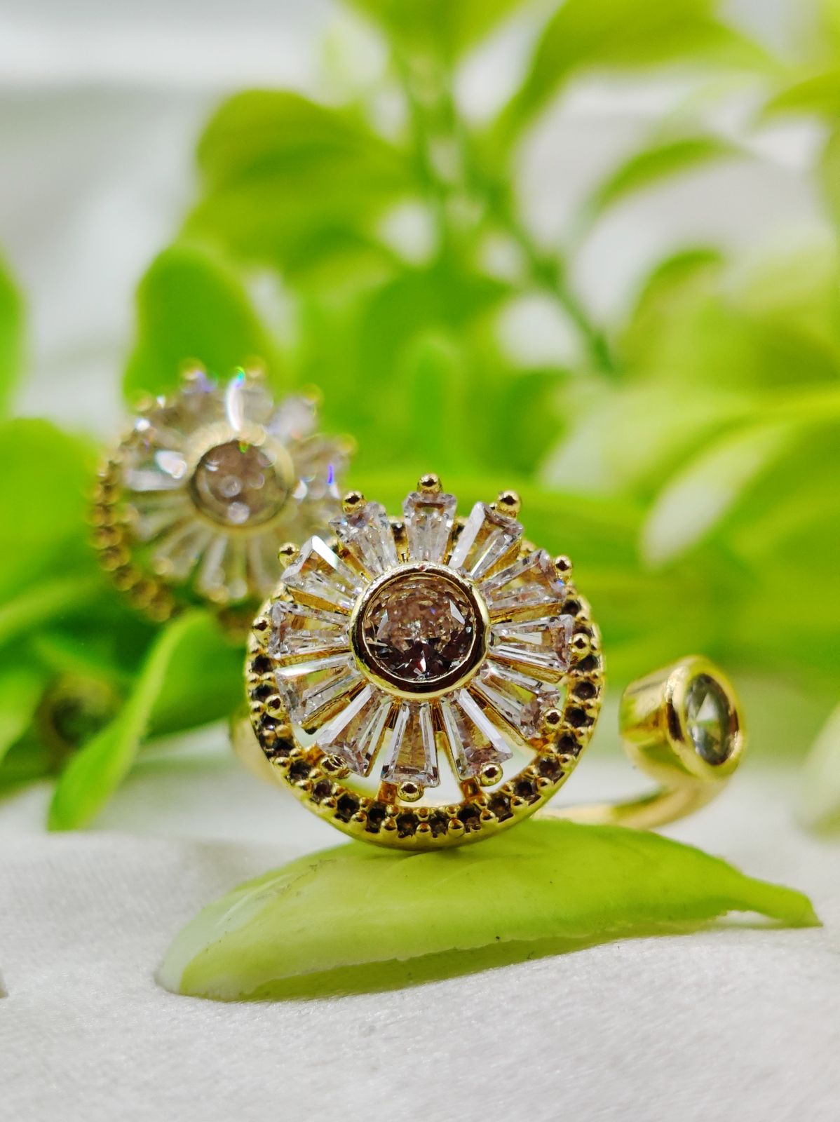 Elegant Moveable Radiance Sunflower Ring – Timeless Sparkle (1 piece)