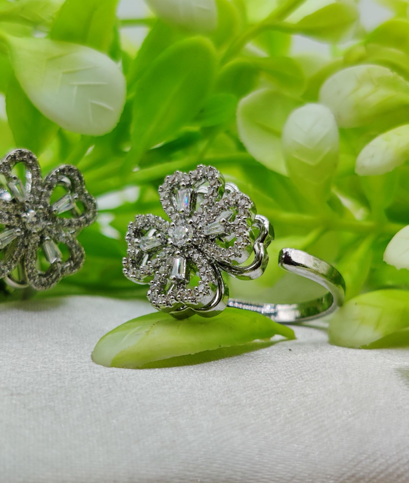 Imported Dazzling Dual-Tone Floral Moveable Ring – A Blend of Elegance Playful Charm